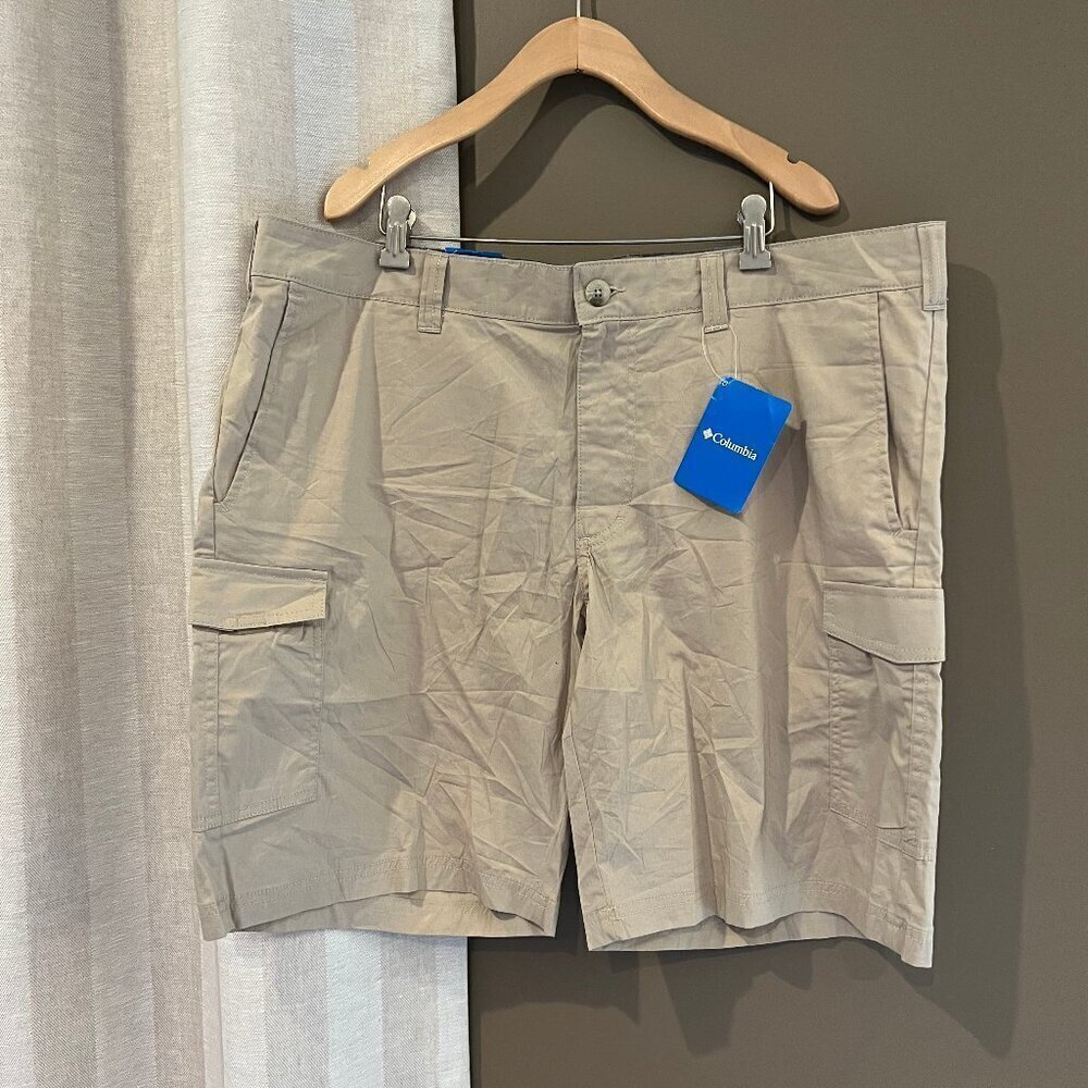 NWT Men's Columbia Brentyn Trail Khaki Cargo Short, Size 40"